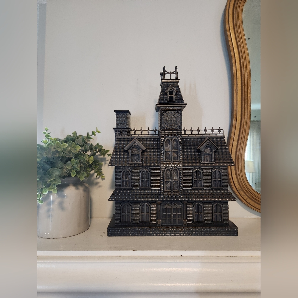 Halloween 2018 Giggles International Plastic Haunted House With Lights & Sounds